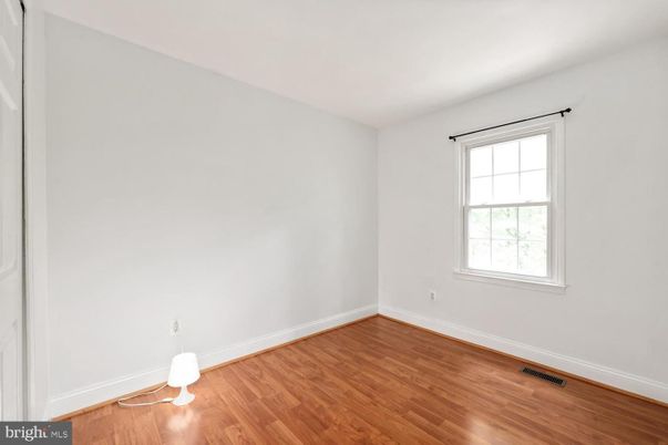 Empty room, Interior, Pendant Lights, Wood Texture Flooring