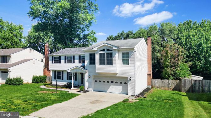 Attached, Exterior, Facade, Raised Ranch