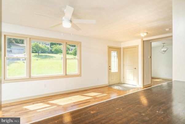 Chandelier, Empty room, Interior, Wood Texture Flooring