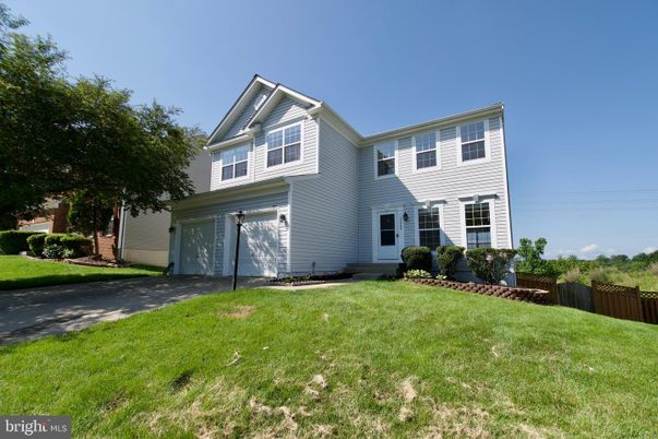 Attached, Exterior, Facade, Farmhouse