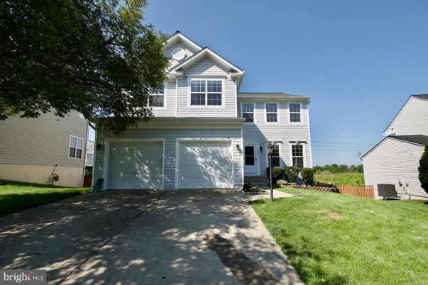 Attached, Exterior, Facade, Farmhouse