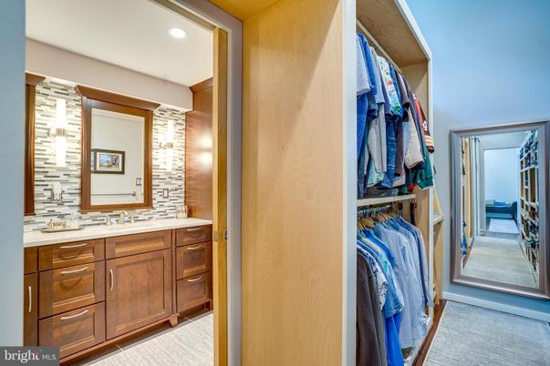 Bathroom, Interior, Recessed Lighting, Walk-in Closets, Water