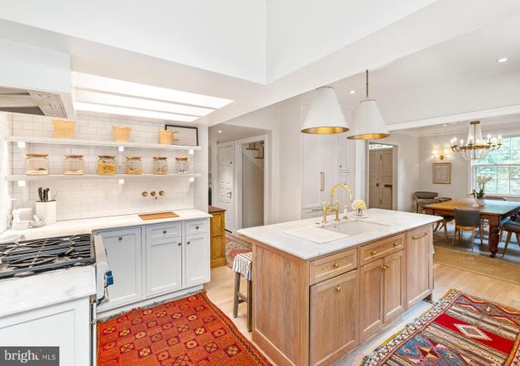 Chandelier, Dining room, Interior, Kitchen, Pendant Lights, Recessed Lighting, Wood Texture Flooring