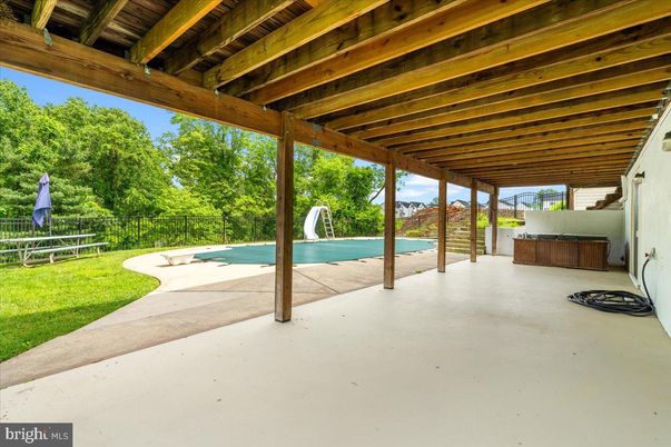 Exterior, Hot Tub, Pool
