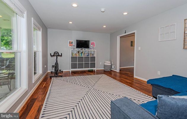 Fitness Equipment, Interior, Recessed Lighting, Wood Texture Flooring
