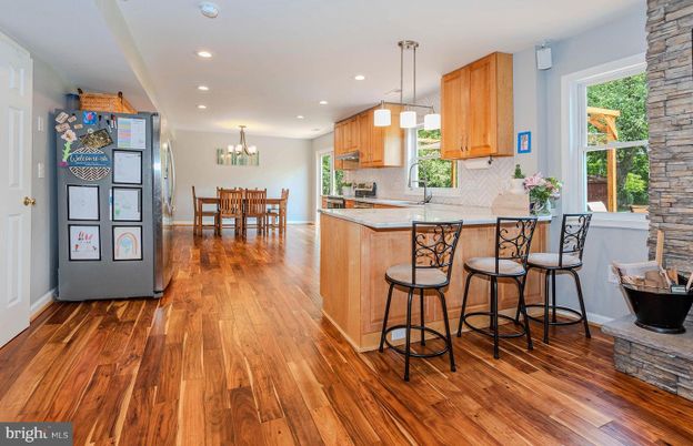 Chandelier, Dining room, Interior, Kitchen, Pendant Lights, Recessed Lighting, Wood Texture Flooring