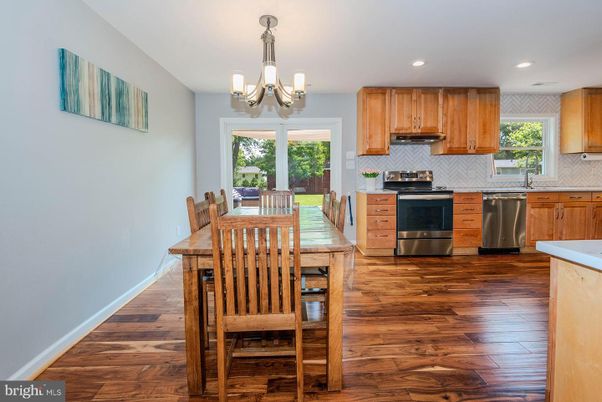 Chandelier, Dining room, Interior, Kitchen, Recessed Lighting, Stainless Steel Appliances, Wood Texture Flooring