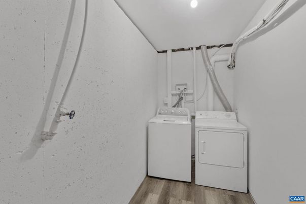 Interior, Utility Closets, Washer, Wood Texture Flooring