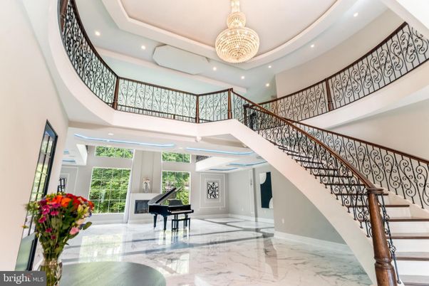 Chandelier, Interior, Marble, Piano, Recessed Lighting