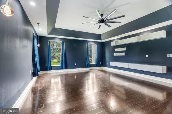 Empty room, Interior, Pendant Lights, Recessed Lighting, Wood Texture Flooring