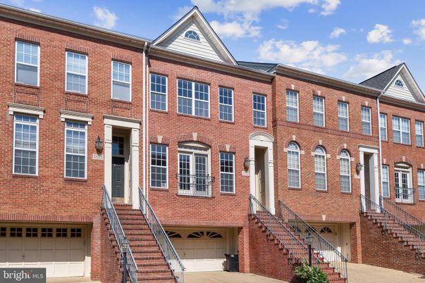 Attached, Exterior, Facade, Brick Facade, Rowhouse