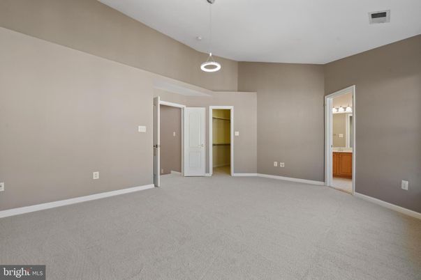Empty room, Interior, Pendant Lights
