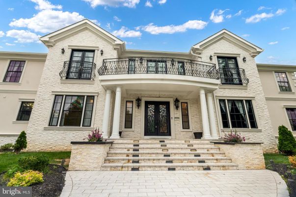 Exterior, Facade, Mediterranean