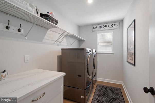 Interior, Recessed Lighting, Washer, Wood Texture Flooring