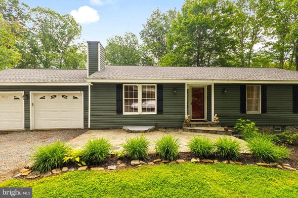 Attached, Exterior, Facade, Ranch