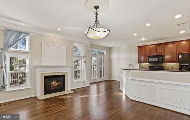 Fireplace, Interior, Kitchen, Pendant Lights, Recessed Lighting, Wood Texture Flooring