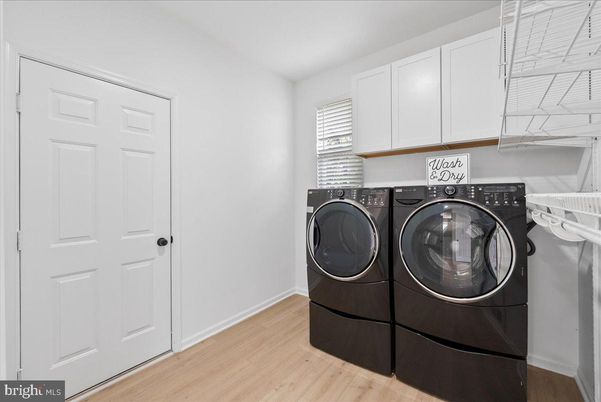 Interior, Washer, Wood Texture Flooring
