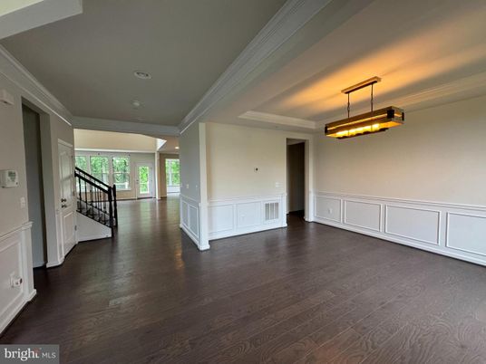 Empty room, Interior, Pendant Lights, Wood Texture Flooring