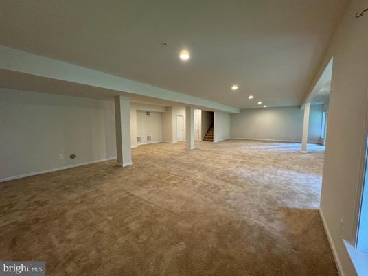Empty room, Interior, Recessed Lighting