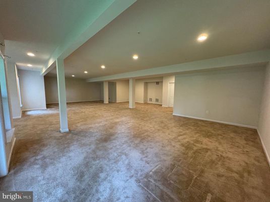 Empty room, Interior, Recessed Lighting
