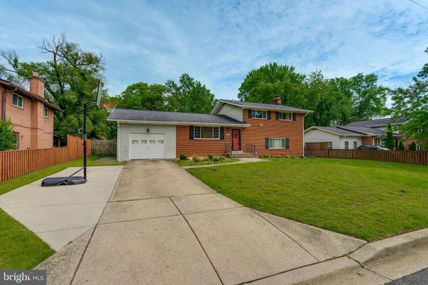 Attached, Exterior, Facade, Brick Facade, Split Level