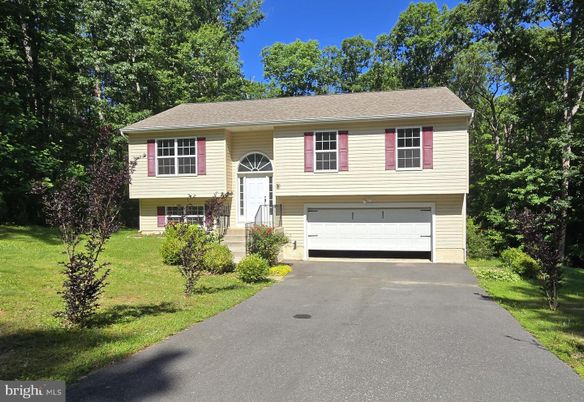 Attached, Exterior, Facade, Raised Ranch