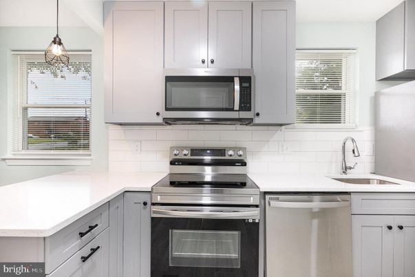 Interior, Kitchen, Pendant Lights, Stainless Steel Appliances