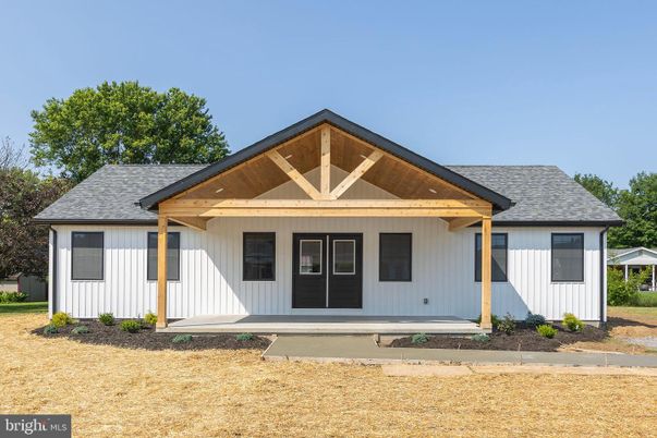 Exterior, Facade, Farmhouse