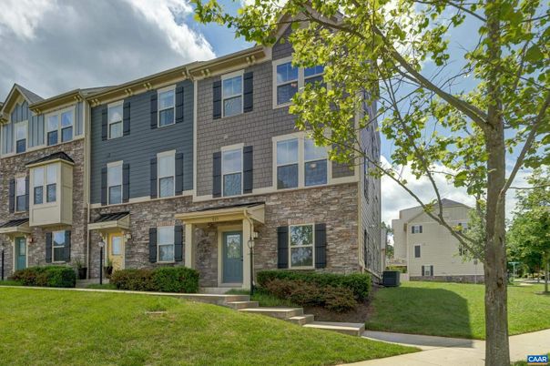 Exterior, Facade, Brick Facade, Rowhouse
