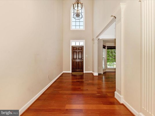 Interior, Pendant Lights, Wood Texture Flooring