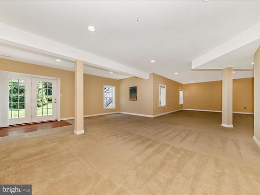 Empty room, Interior, Recessed Lighting