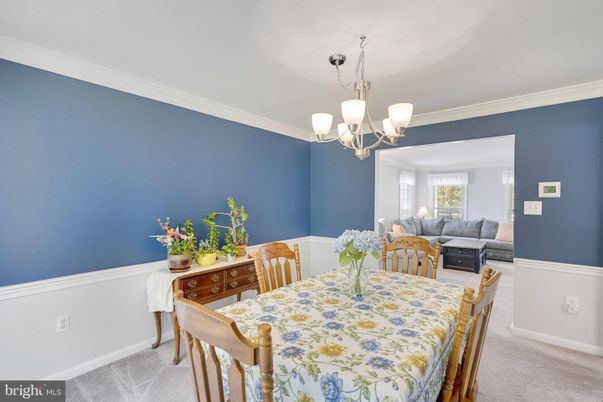 Chandelier, Dining room, Interior, Living room