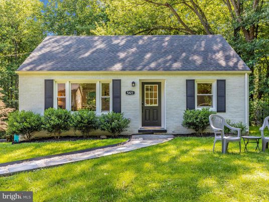 Exterior, Facade, Cape Cod