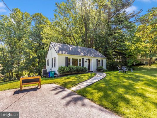 Backyard, Exterior, Facade, Cape Cod
