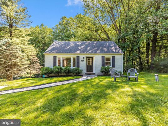 Backyard, Exterior, Facade, Cape Cod