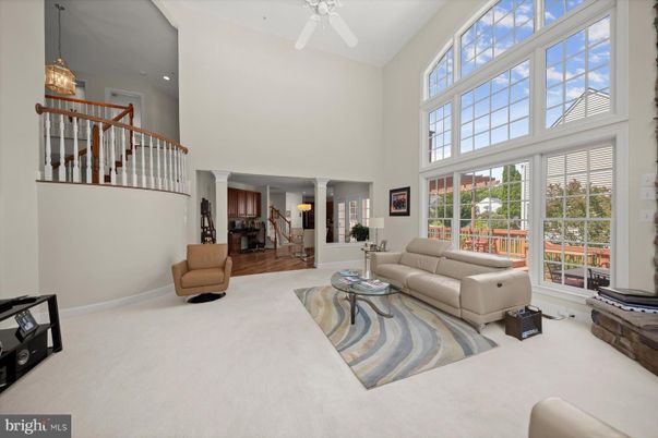 Interior, Living room, Pendant Lights, Piano, Recessed Lighting, Wood Texture Flooring