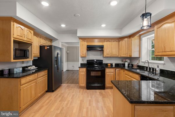 Interior, Kitchen, Pendant Lights, Recessed Lighting, Wood Texture Flooring