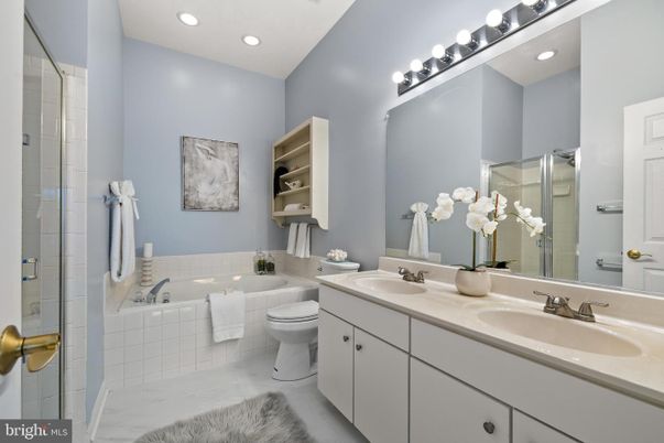 Bathroom, Dual Sink Vanities, Interior, Recessed Lighting