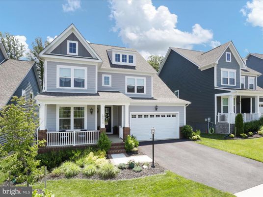 Attached, Exterior, Facade, Farmhouse