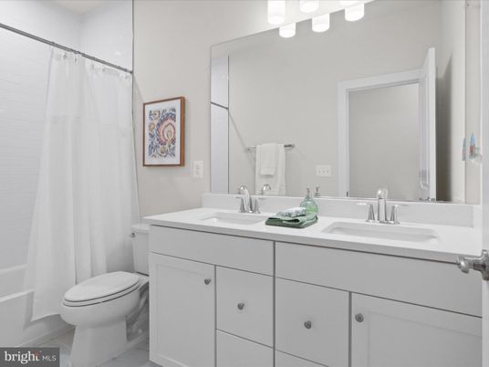 Bathroom, Dual Sink Vanities, Interior