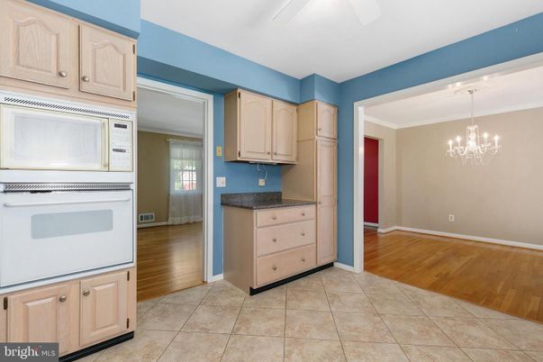 Chandelier, Interior, Kitchen, Wood Texture Flooring
