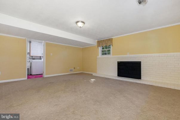 Empty room, Fireplace, Interior, Washer