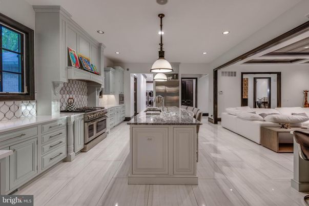 Interior, Kitchen, Living room, Pendant Lights, Recessed Lighting, Stainless Steel Appliances