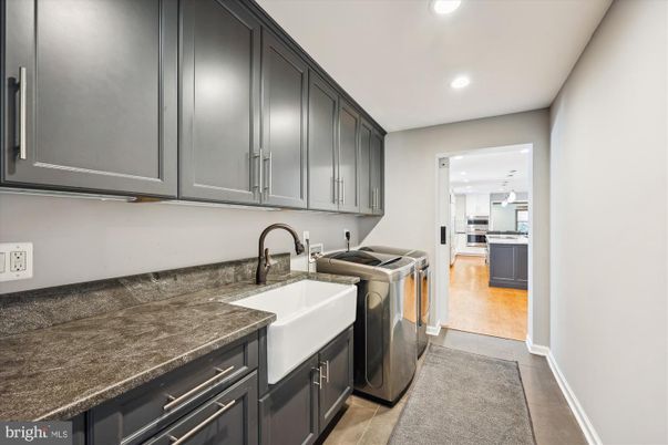 Interior, Kitchen, Recessed Lighting, Washer