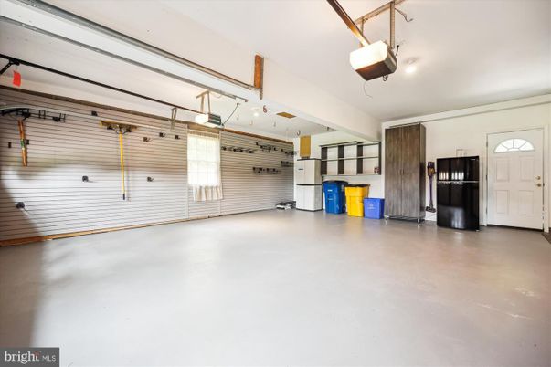 Garage, Interior