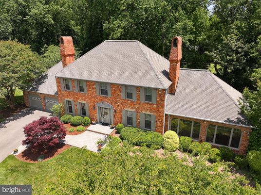 Attached, Detached Garage, Exterior, Facade, Brick Facade, Georgian