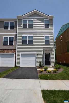 Attached, Exterior, Facade, Rowhouse