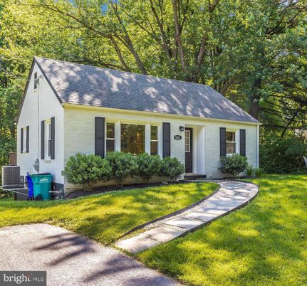 Exterior, Facade, Cape Cod