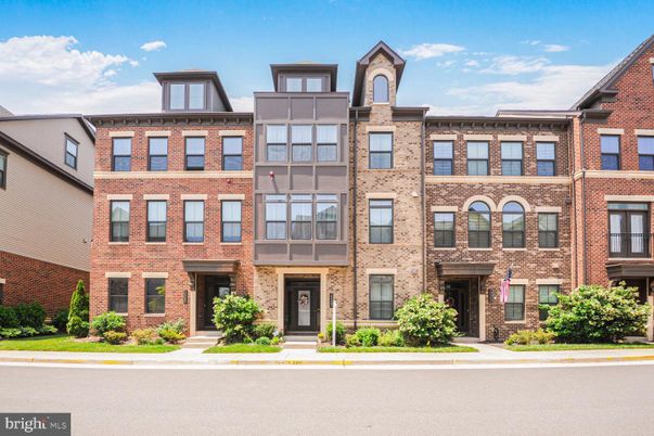 Exterior, Facade, Brick Facade, Rowhouse