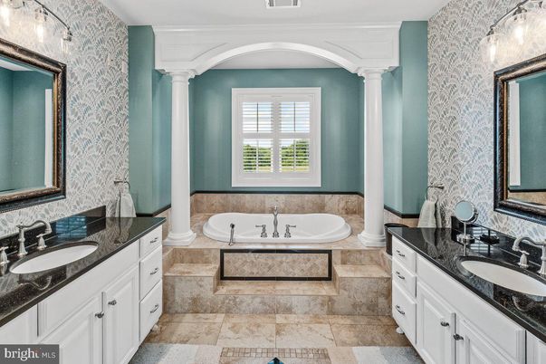 Bathroom, Dual Sink Vanities, Interior